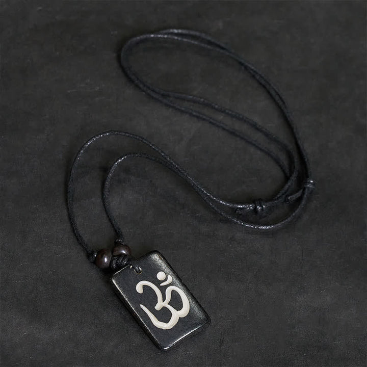 Buddha Stones 手彫りの骨ビーズ OM チベット瞑想ペンダントネックレス - image 1