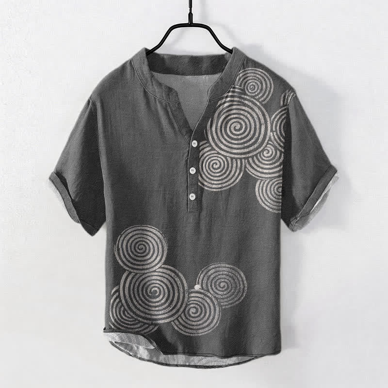 Buddha Stones 綿素材のスパイラルサークル柄メンズ半袖ハーフボタンシャツ - 薄暗い灰色 - US/UK/AU50、EU60（5XL） - image 5