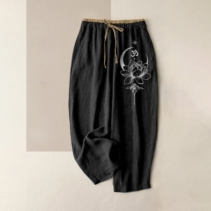 Buddha Stones 純綿素材、蓮と月、オムの模様入り、ウエストゴム仕様、ポケット付きレディースパンツ - 黒 - US16、 UK/AU20、 EU48 (3XL) - image 0