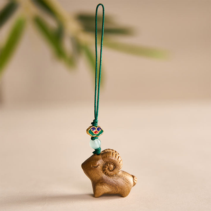 Buddha Stones 手彫りの白檀製ヤギのポジティブキーホルダー - 緑 - image 0