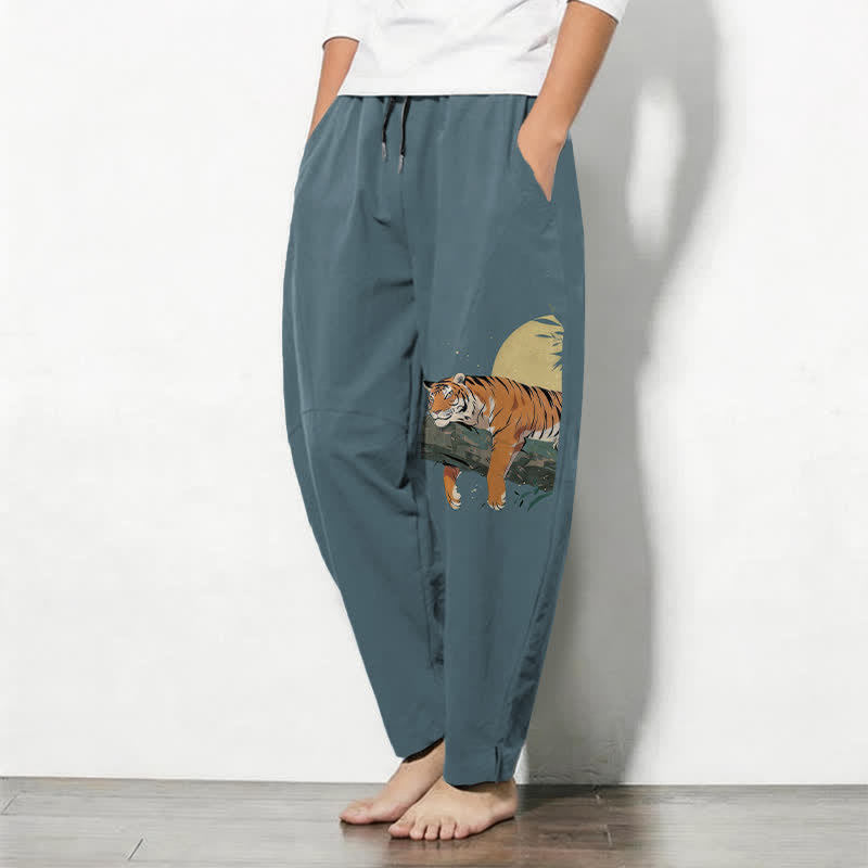 Buddha Stones 純綿素材、虎月柄、ドローストリング付き、ポケット付きメンズテーパードパンツ - image 1