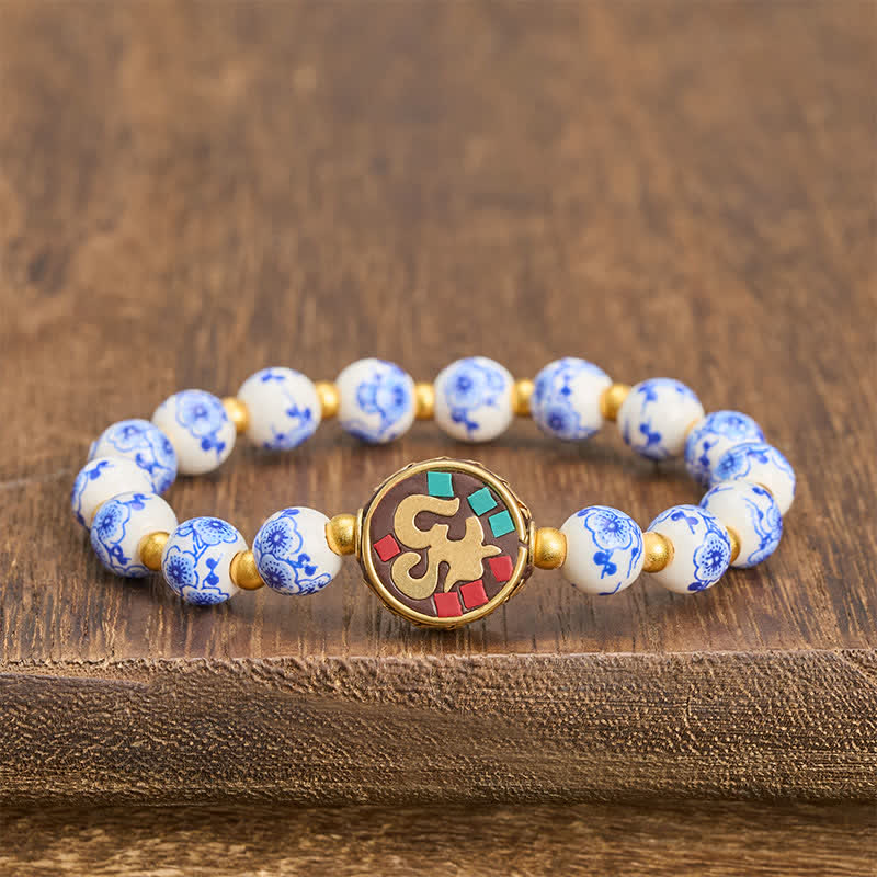 Buddha Stones 青と白の磁器製銅製OM慈悲のビーズブレスレット - OM（マインドフルネス♥つながり） - image 0