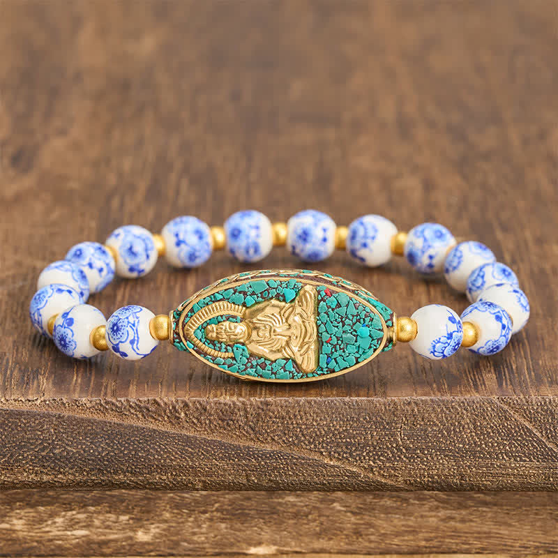 Buddha Stones 白磁の仏像と青い花柄の丸いビーズがあしらわれた静穏のブレスレット - 白磁（純粋さ♥優雅さ） - image 0