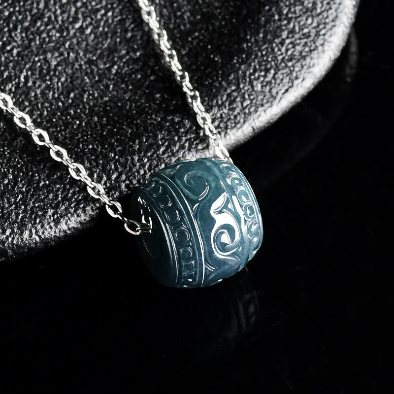Buddha Stones 翡翠彫刻入りハーモニーバレルペンダント チタン鋼チェーンネックレス - image 1