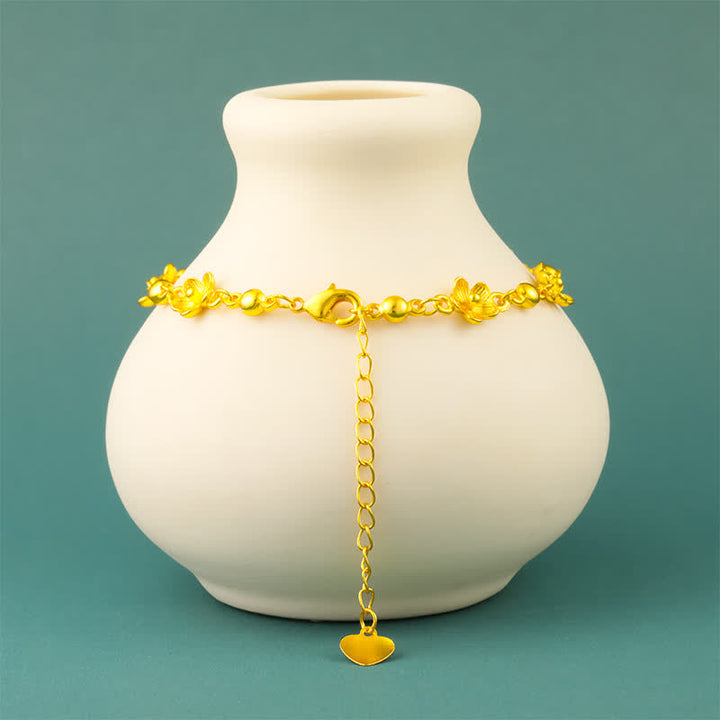 Buddha Stones 金メッキ真鍮製ハートチャーム付き桃の花モチーフブレスレット - image 2