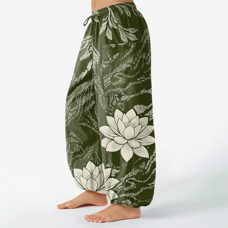 Buddha Stones コットン素材、オリーブ色の蓮の花柄、ボタニカルパターン、ウエストゴム入り、サイドポケット付きレディースハーレムパンツ - image 1