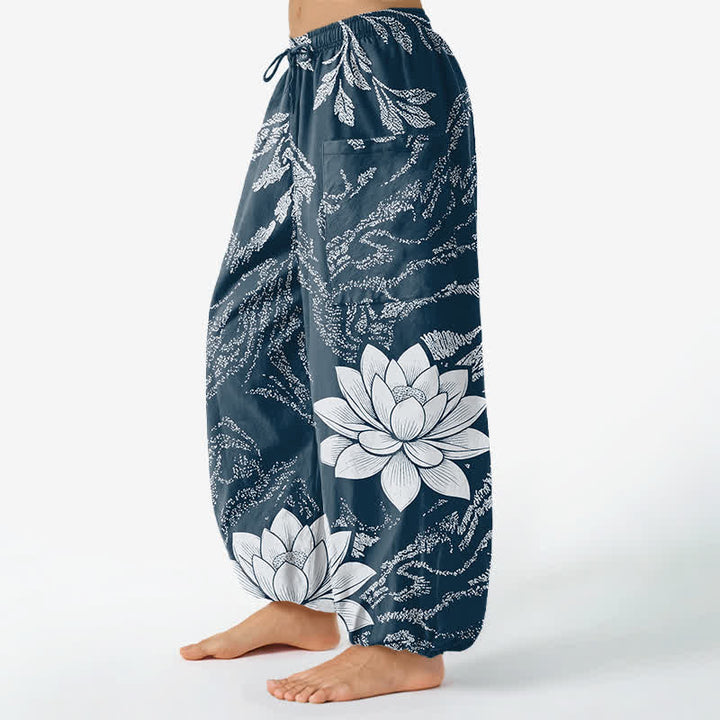 Buddha Stones コットン素材、オリーブ色の蓮の花柄、ボタニカルパターン、ウエストゴム入り、サイドポケット付きレディースハーレムパンツ - image 11