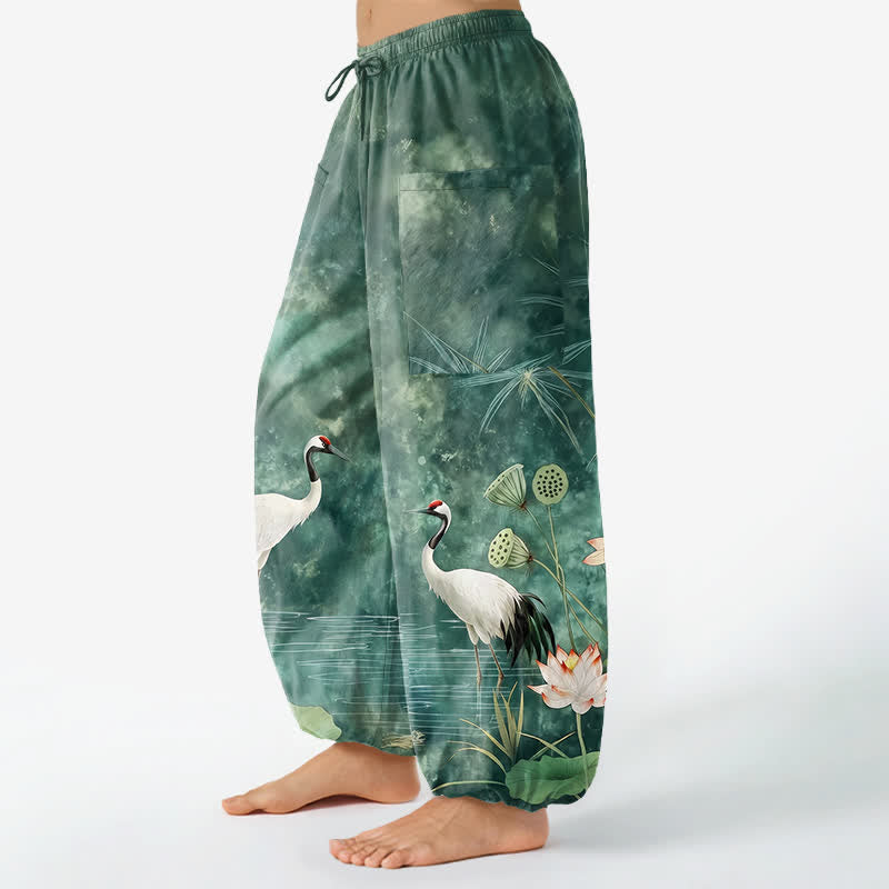 Buddha Stones 綿素材、オリエンタルな鶴と蓮の模様、ウエストゴム入り、サイドポケット付きレディースハーレムパンツ - image 1