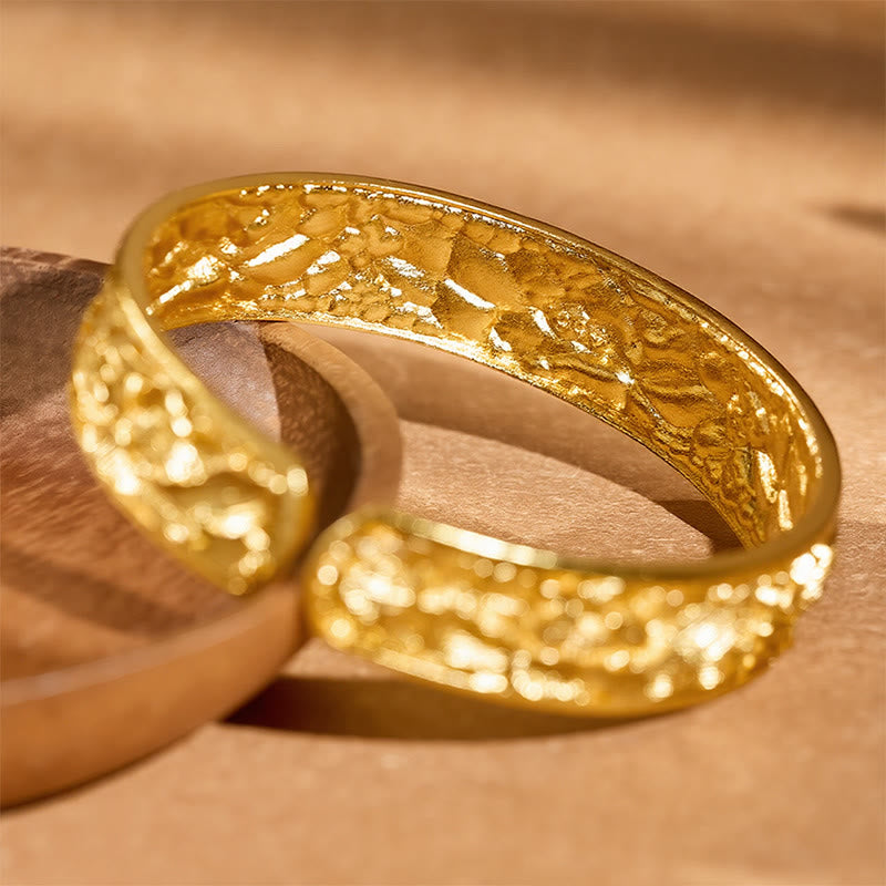 Buddha Stones 金メッキ銅製牡丹彫刻入りオープンカフブレスレット - image 8