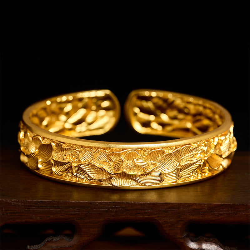 Buddha Stones 金メッキ銅製牡丹彫刻入りオープンカフブレスレット - 約56～62mm - image 0