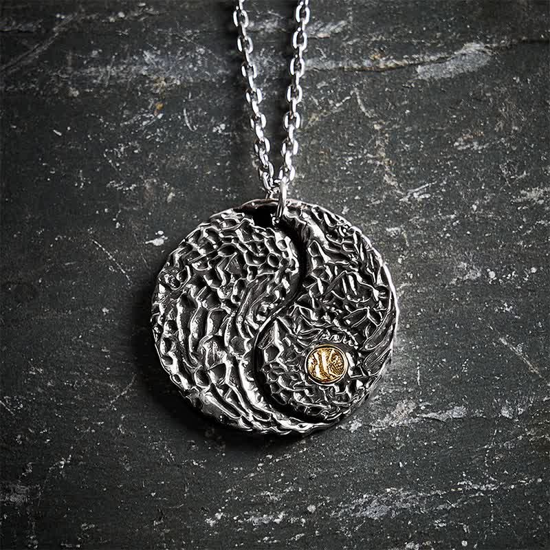 Buddha Stones 銅製の陰陽バランスラウンド彫刻ペンダントネックレス - image 1