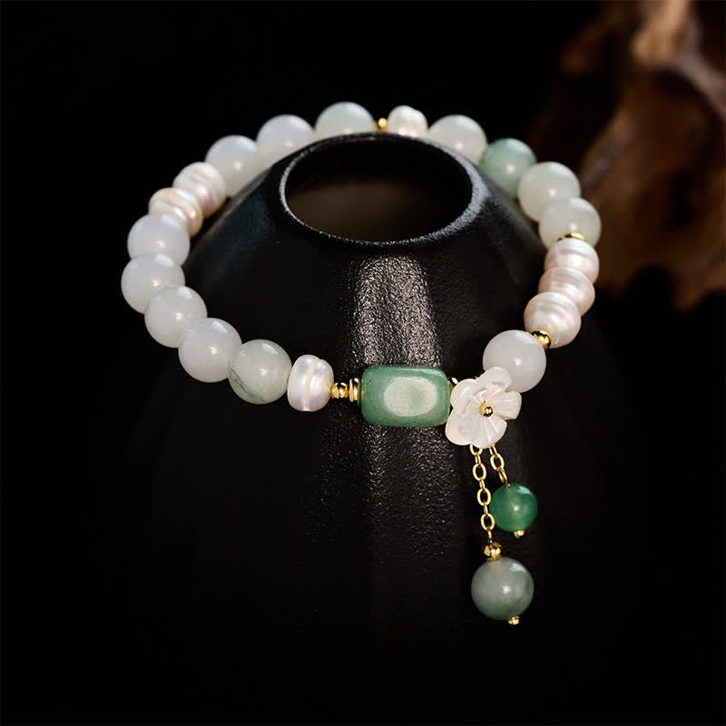 Buddha Stones 淡水パール、グリーンアゲートフラワーチャーム、ピュリティエラスティックブレスレット - image 1
