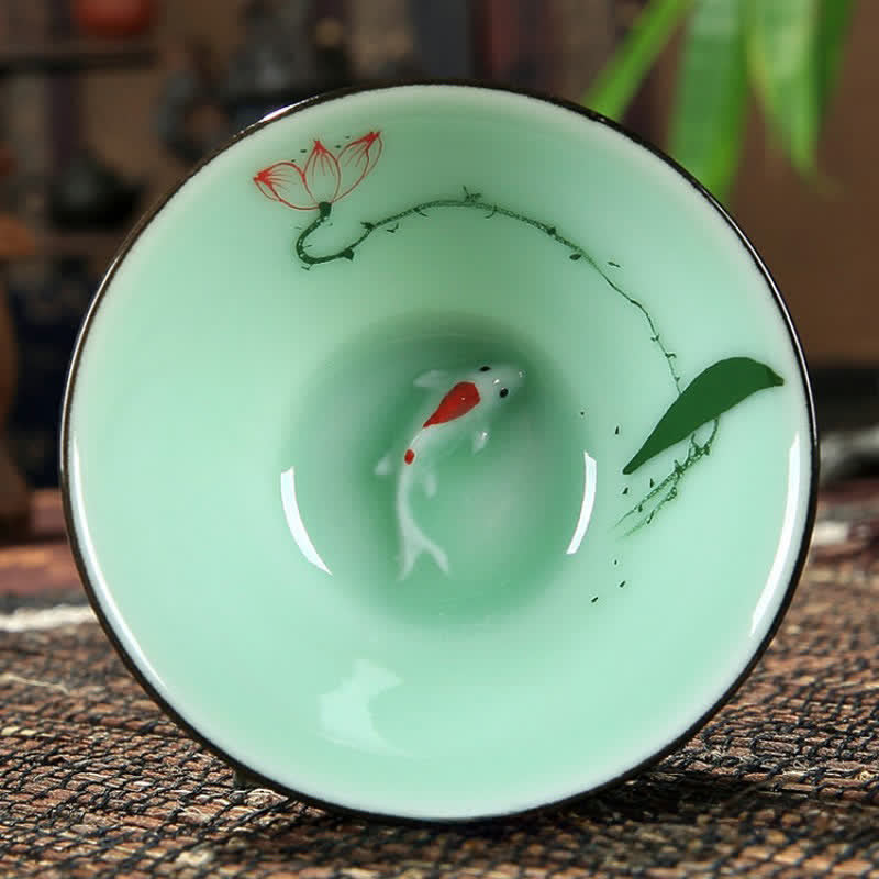 Buddha Stones 手描き青磁陶器蓮鯉斗利茶碗 - 三つの蓮 - image 1