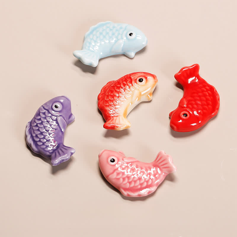 Buddha Stones 手描きセラミック製鯉の縁起箸置き - image 0