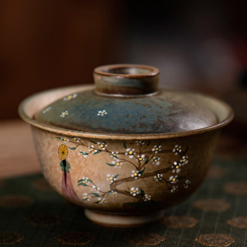 景徳鎮の手描きのルBuddha Stones磁器漢服少女の花の陶器蓋碗三彩ティーカップカンフーティーカップとソーサー蓋付き