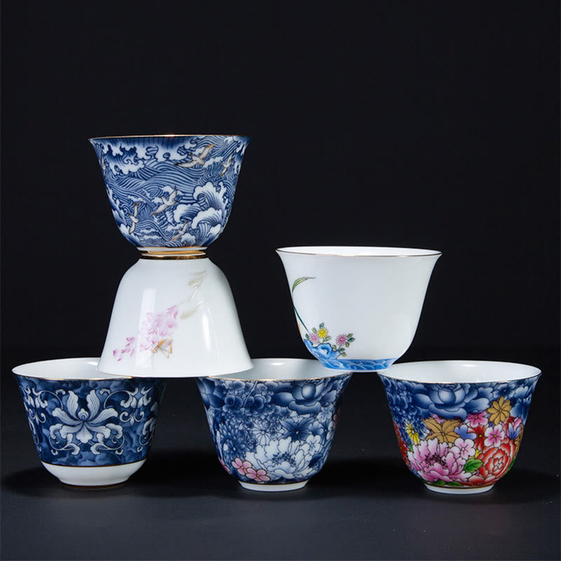 Buddha Stones、カラフルな花、蘭、海の波、青と白の磁器のティーカップ、カンフーティーカップ