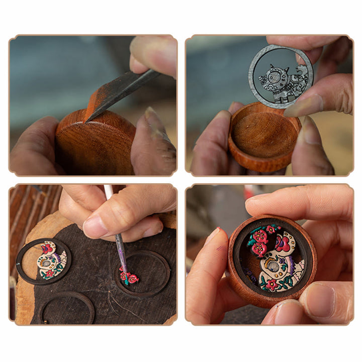 龍の年を描いたBuddha Stonesの手描きの干支ローズウッド彫刻の落ち着いたキーホルダー